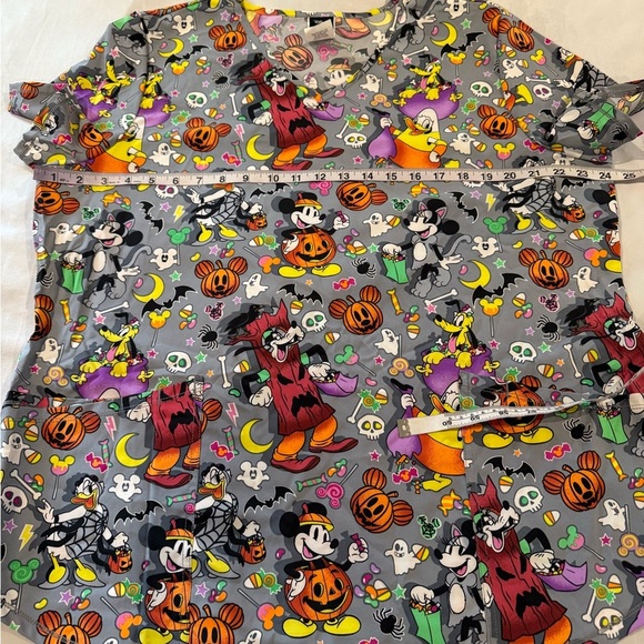 Disney Scrubs Top Halloween Mickey Minnie Goofy Donald Duck V-Neck Women's XL - Picture 12 of 14